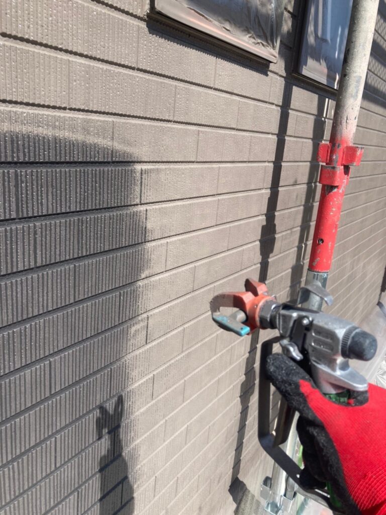 佐賀県鳥栖市 T様邸【住宅塗装】作業工程:外壁中塗り 写真2