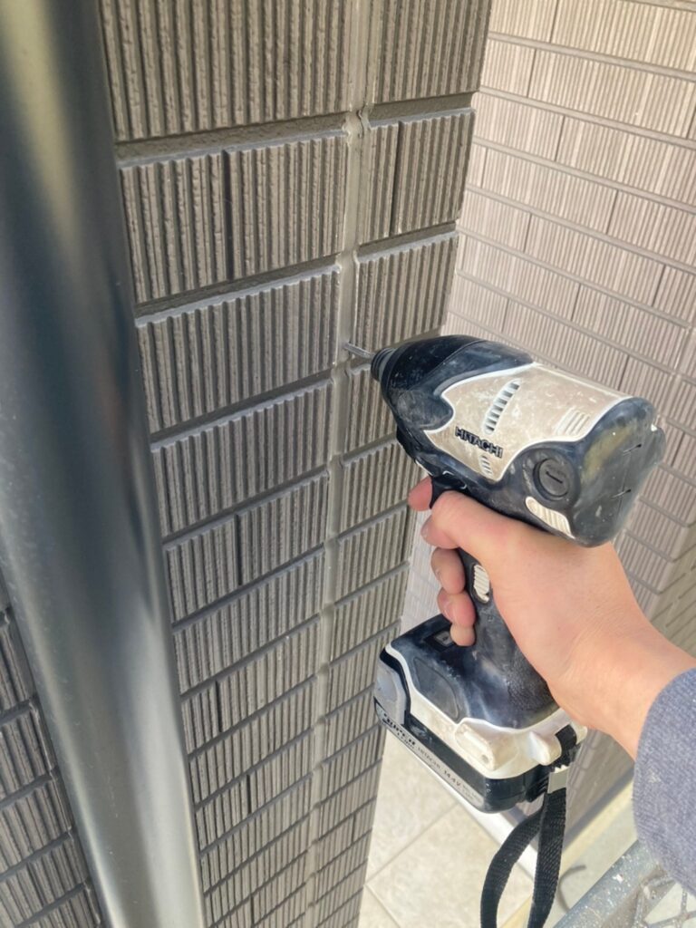 佐賀県鳥栖市 T様邸【住宅塗装】作業工程:旧コーキング撤去 写真1