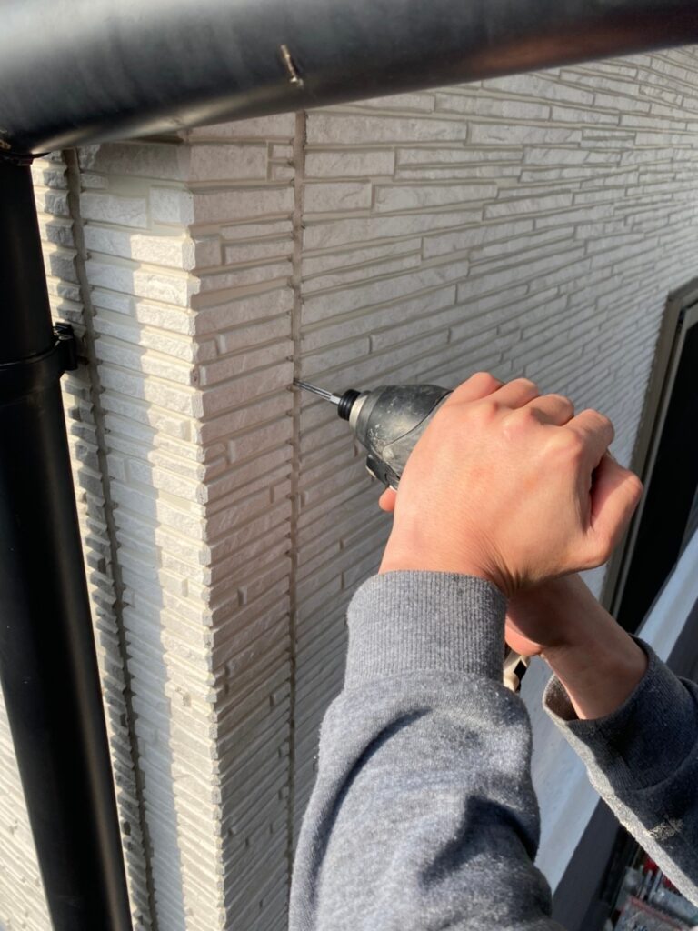 佐賀県鳥栖市 T様邸【住宅塗装】作業工程:旧コーキング撤去 写真3