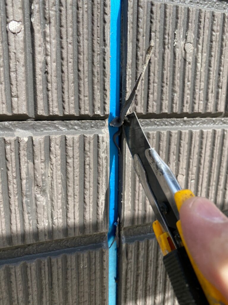 佐賀県鳥栖市 T様邸【住宅塗装】作業工程:旧コーキング撤去 写真5