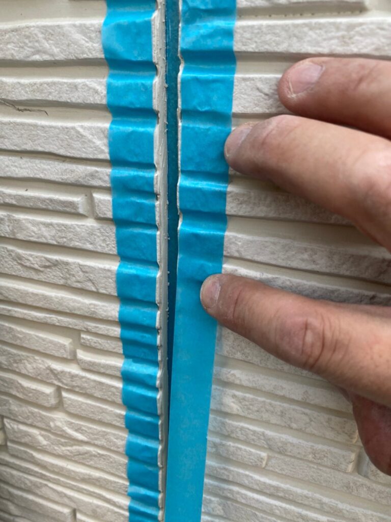 佐賀県鳥栖市 T様邸【住宅塗装】作業工程:コーキング養生 写真1