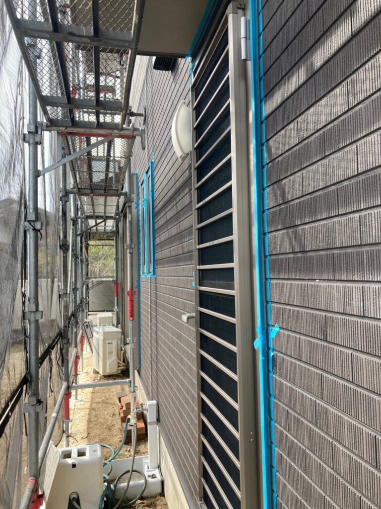 佐賀県鳥栖市 T様邸【住宅塗装】作業工程:コーキング養生 写真11