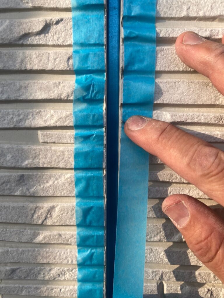 佐賀県鳥栖市 T様邸【住宅塗装】作業工程:コーキング養生 写真2