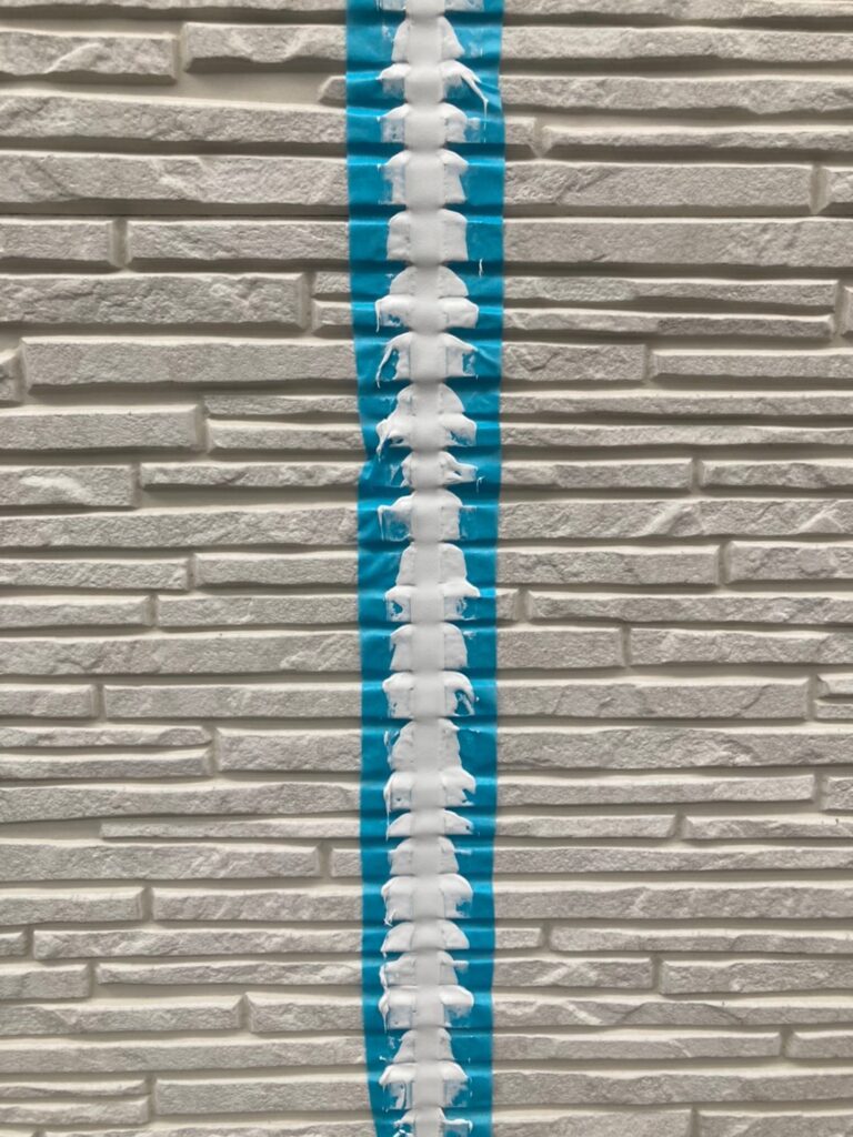 佐賀県鳥栖市 T様邸【住宅塗装】作業工程:コーキング充填作業① 写真10