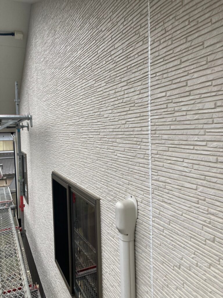 佐賀県鳥栖市 T様邸【住宅塗装】作業工程:コーキング充填作業① 写真12