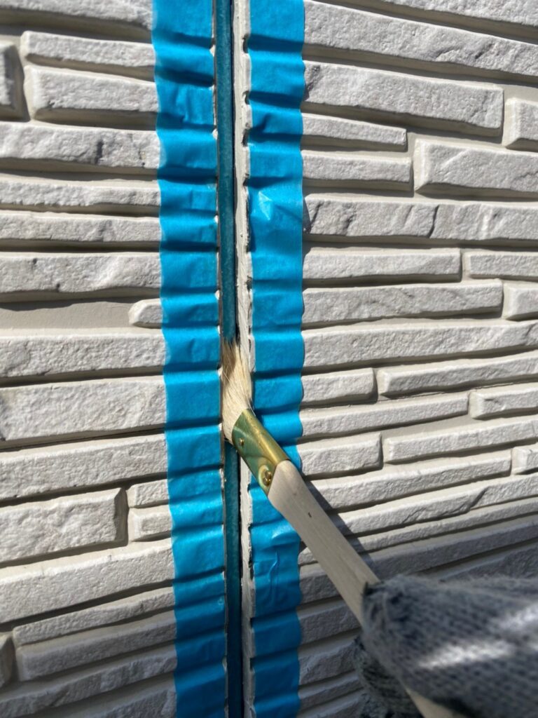 佐賀県鳥栖市 T様邸【住宅塗装】作業工程:コーキング充填作業① 写真2