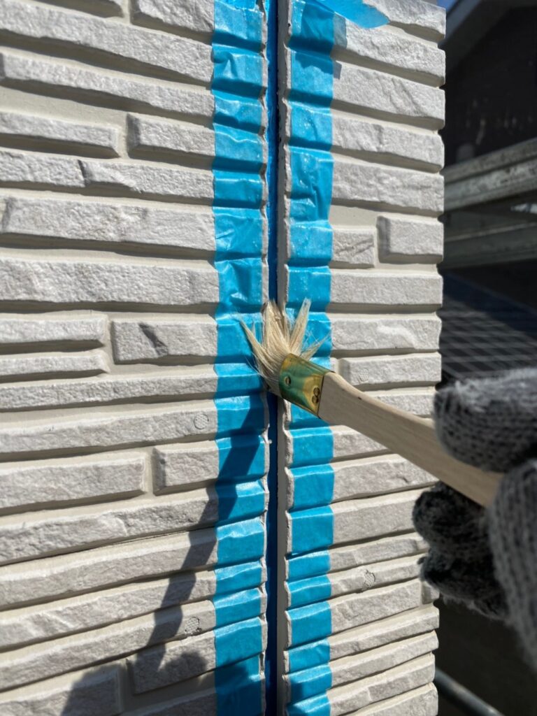 佐賀県鳥栖市 T様邸【住宅塗装】作業工程:コーキング充填作業① 写真3