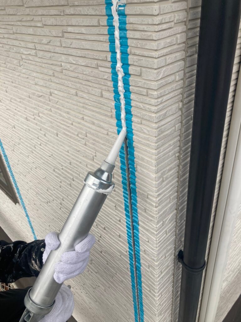 佐賀県鳥栖市 T様邸【住宅塗装】作業工程:コーキング充填作業① 写真7