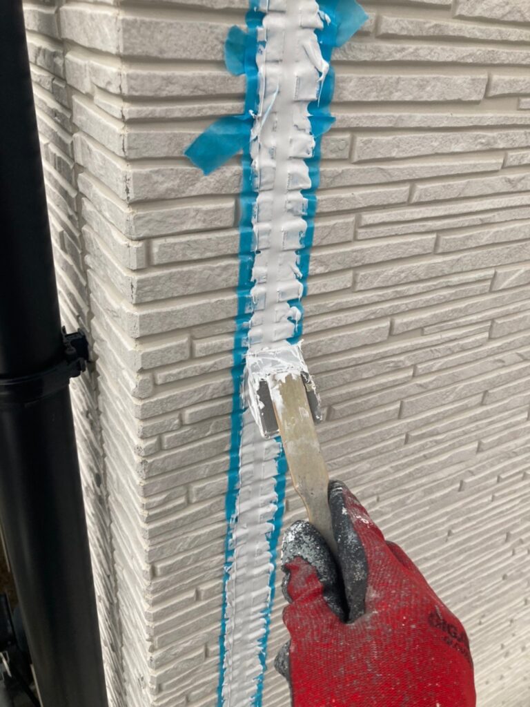 佐賀県鳥栖市 T様邸【住宅塗装】作業工程:コーキング充填作業① 写真8