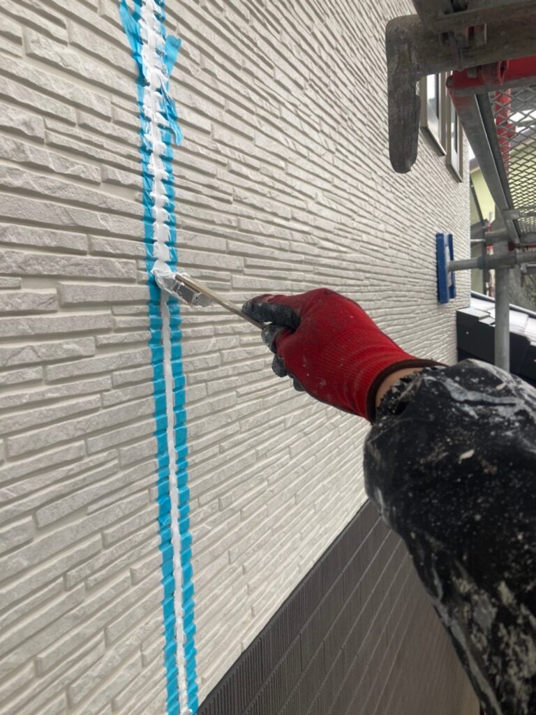 佐賀県鳥栖市 T様邸【住宅塗装】作業工程:コーキング充填作業① 写真9