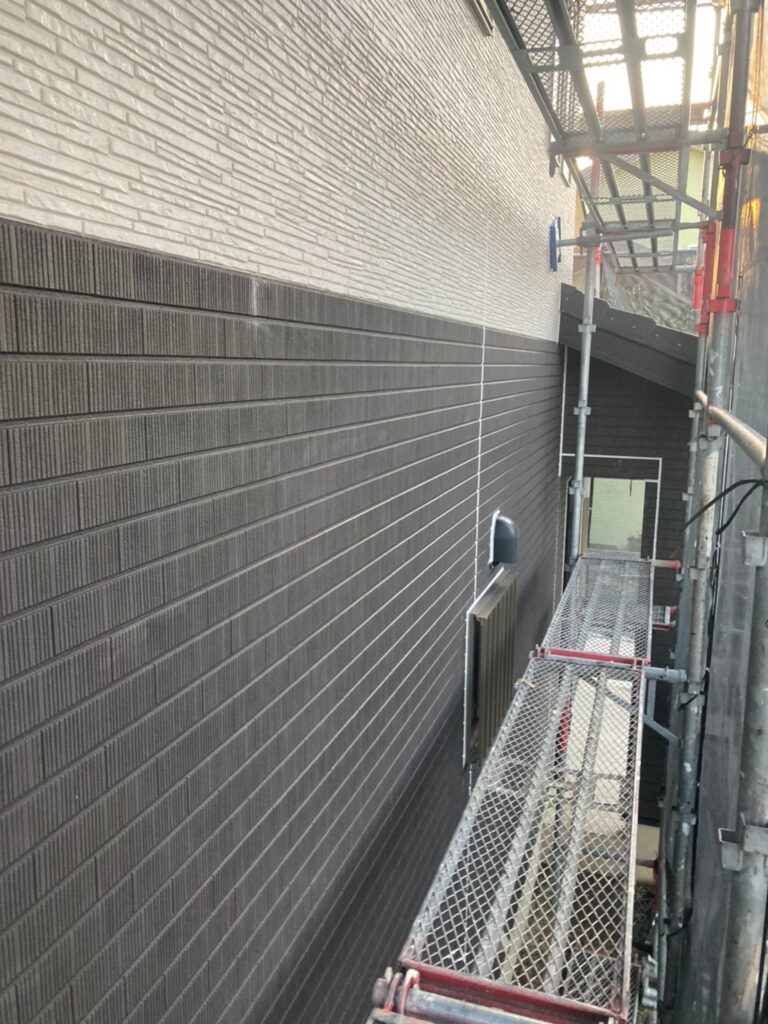 佐賀県鳥栖市 T様邸【住宅塗装】作業工程:コーキング充填作業② 写真9