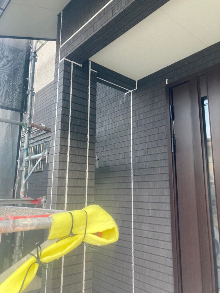 佐賀県鳥栖市 T様邸【住宅塗装】作業工程:コーキング充填作業② 写真14