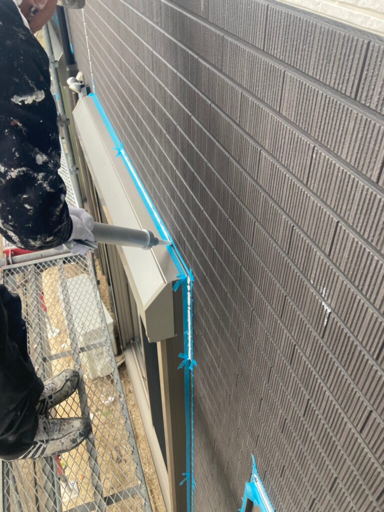 佐賀県鳥栖市 T様邸【住宅塗装】作業工程:コーキング充填作業② 写真5