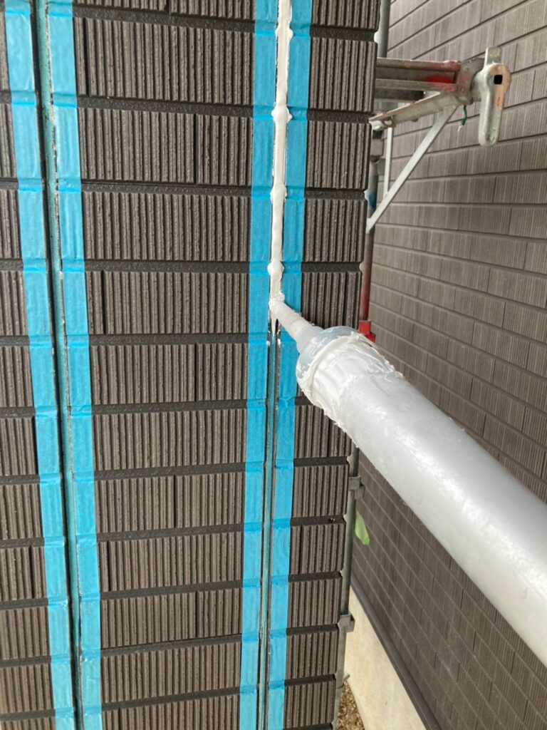 佐賀県鳥栖市 T様邸【住宅塗装】作業工程:コーキング充填作業② 写真6