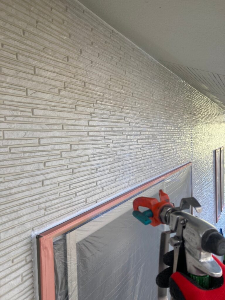 佐賀県鳥栖市 T様邸【住宅塗装】作業工程:外壁塗装・下塗り 写真2