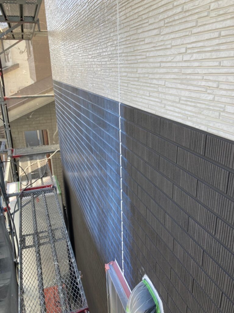 佐賀県鳥栖市 T様邸【住宅塗装】作業工程:外壁塗装・下塗り 写真3