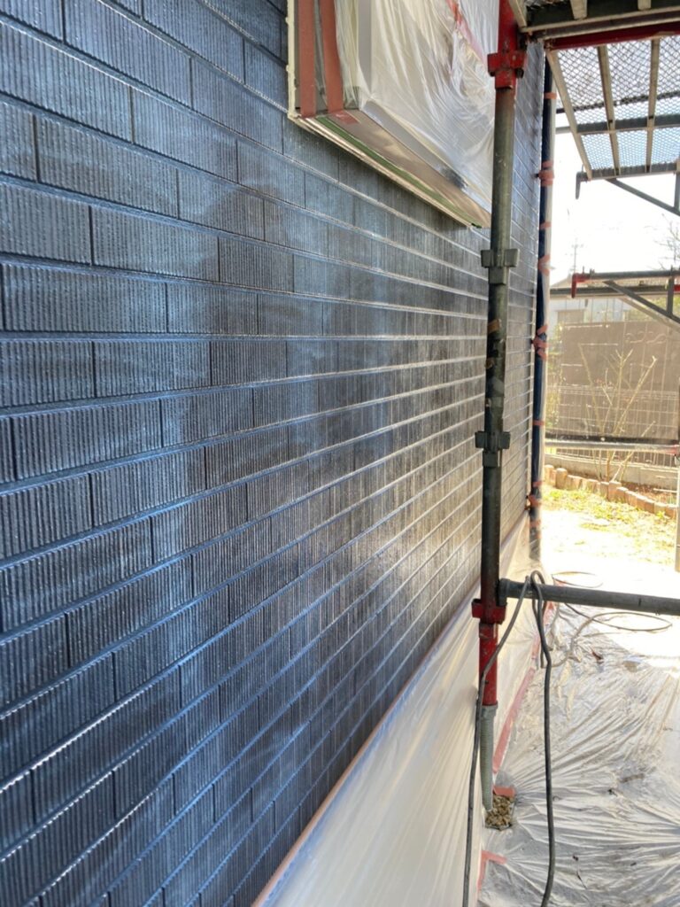 佐賀県鳥栖市 T様邸【住宅塗装】作業工程:外壁塗装・下塗り 写真5