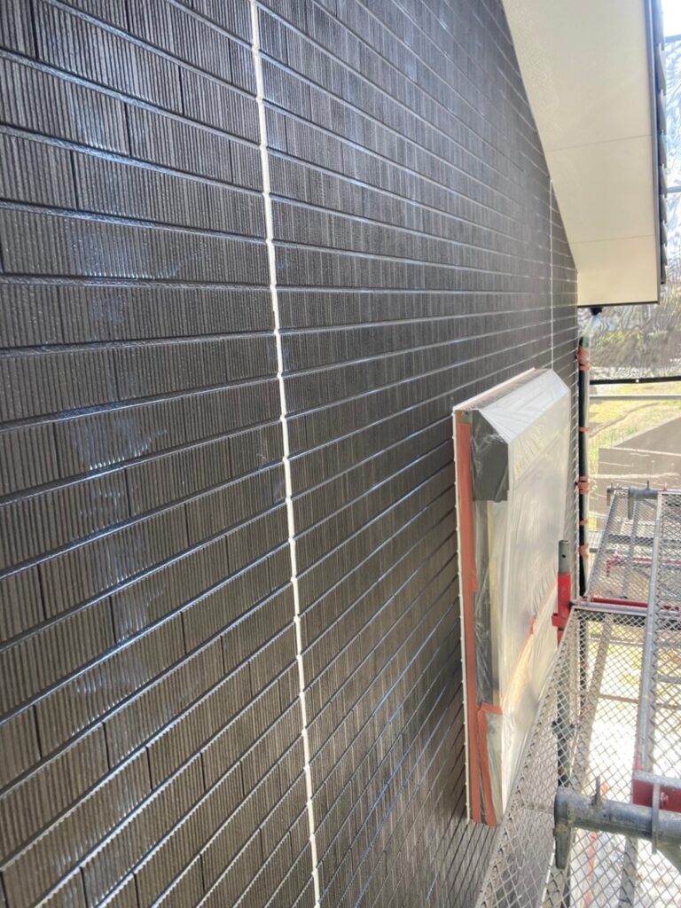 佐賀県鳥栖市 T様邸【住宅塗装】作業工程:外壁塗装・下塗り 写真6