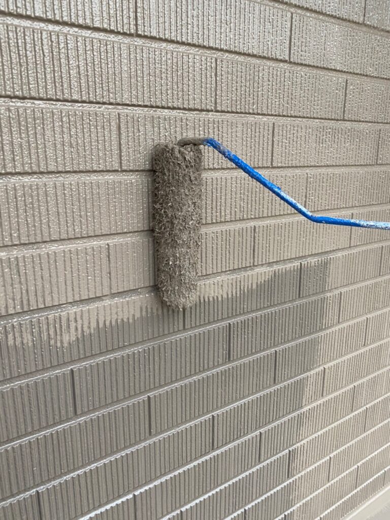 佐賀県鳥栖市 T様邸【住宅塗装】作業工程:外壁塗装・上塗り 写真8