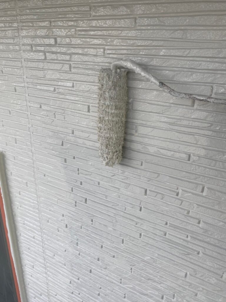 佐賀県鳥栖市 T様邸【住宅塗装】作業工程:外壁塗装・上塗り 写真3