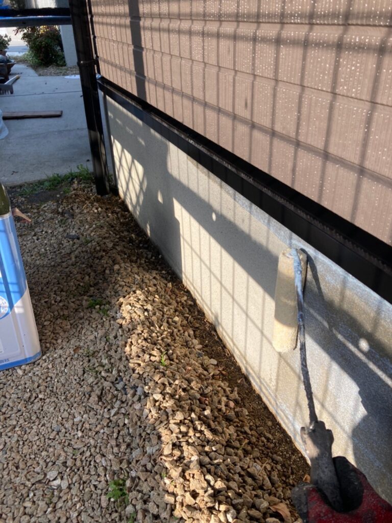 佐賀県鳥栖市 T様邸【住宅塗装】作業工程:基礎巾木塗装など 写真2