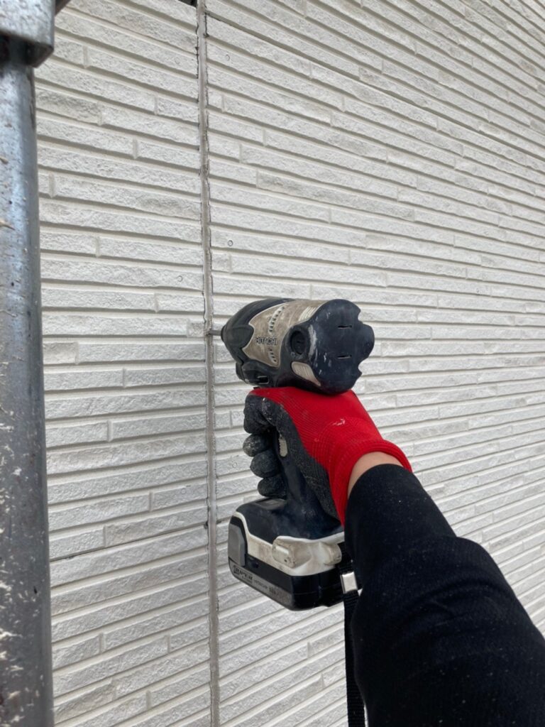 福岡県福岡市 H様邸【住宅塗装】作業工程:旧コーキング撤去 写真1