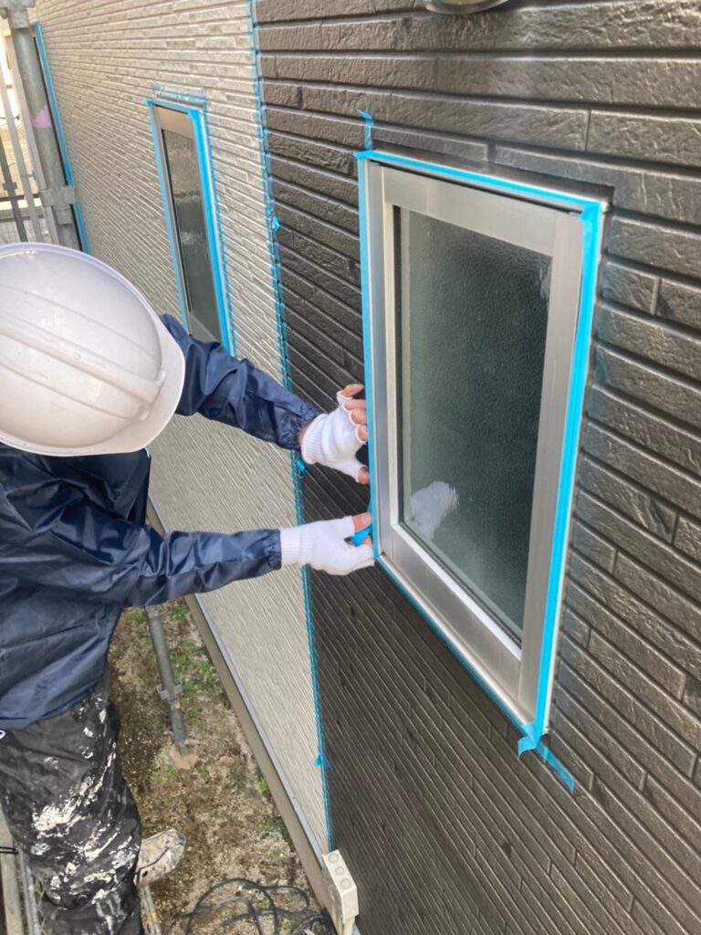 福岡県福岡市 H様邸【住宅塗装】作業工程:コーキング養生 写真2