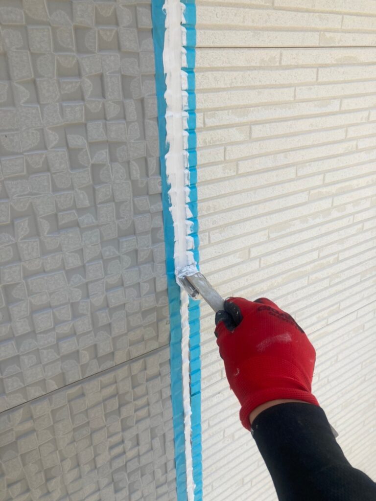 福岡県福岡市 H様邸【住宅塗装】作業工程:コーキング充填作業① 写真8