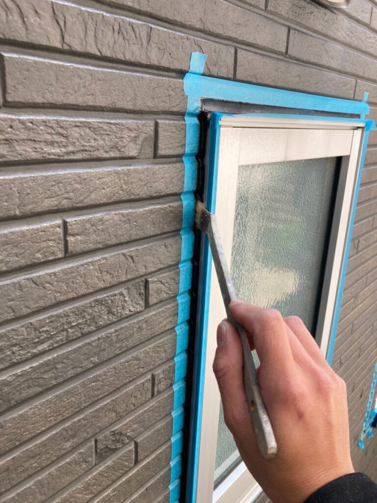 福岡県福岡市 H様邸【住宅塗装】作業工程:コーキング充填作業① 写真2