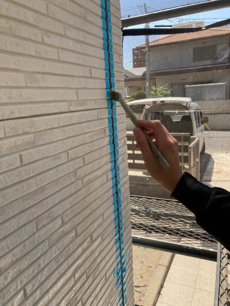 福岡県福岡市 H様邸【住宅塗装】作業工程:コーキング充填作業① 写真3