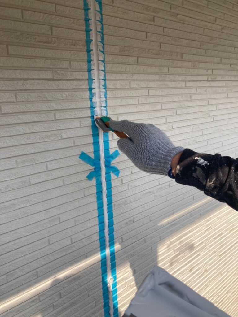 福岡県福岡市 H様邸【住宅塗装】作業工程:コーキング充填作業② 写真5