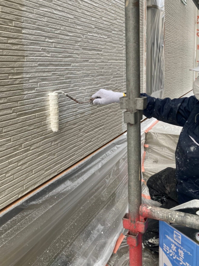 福岡県福岡市 H様邸【住宅塗装】作業工程:軒天塗装・外壁下塗り 写真8