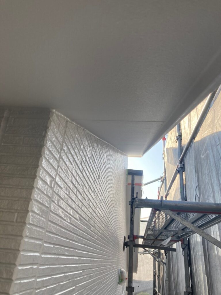 福岡県福岡市 H様邸【住宅塗装】作業工程:軒天塗装・外壁下塗り 写真4