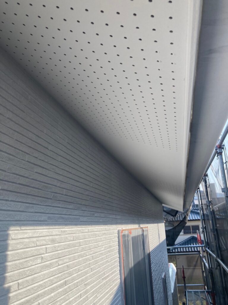 福岡県福岡市 H様邸【住宅塗装】作業工程:軒天塗装・外壁下塗り 写真5