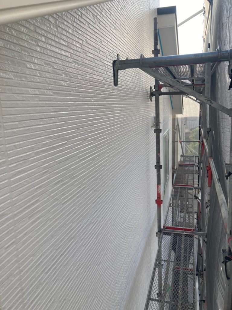 福岡県福岡市 H様邸【住宅塗装】作業工程:外壁塗装・中塗り 写真7