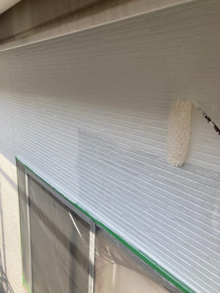 福岡県福岡市 H様邸【住宅塗装】作業工程:外壁塗装・中塗り 写真3