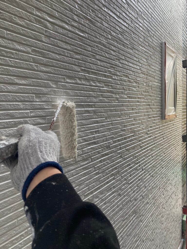 福岡県福岡市 H様邸【住宅塗装】作業工程:外壁塗装・中塗り 写真4