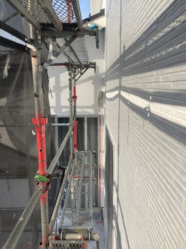 福岡県福岡市 H様邸【住宅塗装】作業工程:外壁塗装・中塗り 写真5