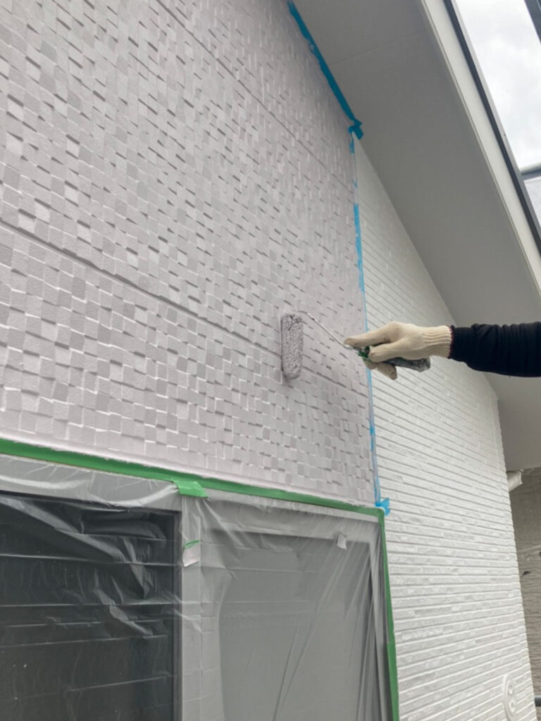 福岡県福岡市 H様邸【住宅塗装】作業工程:外壁上塗り・屋根下塗り 写真1