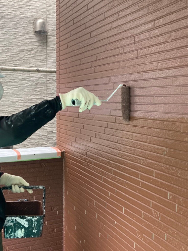 福岡県福岡市 H様邸【住宅塗装】作業工程:外壁上塗り・屋根下塗り 写真3