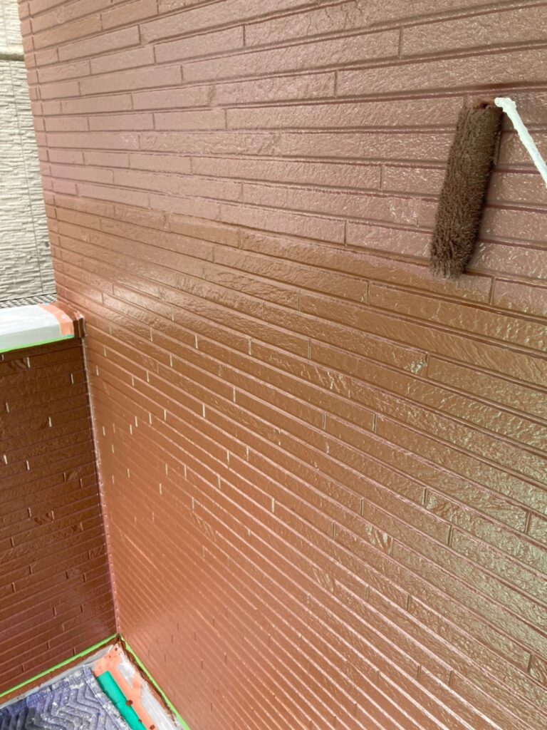 福岡県福岡市 H様邸【住宅塗装】作業工程:外壁上塗り・屋根下塗り 写真4