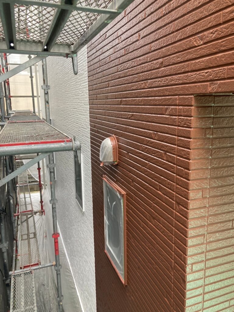 福岡県福岡市 H様邸【住宅塗装】作業工程:外壁上塗り・屋根下塗り 写真5