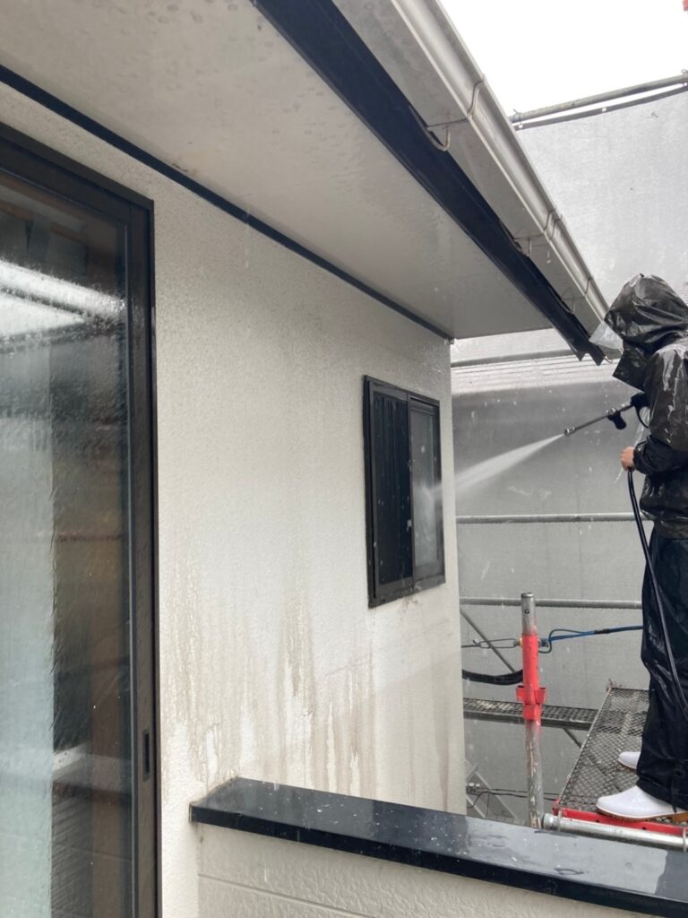 福岡県福岡市 K様邸【住宅塗装】作業工程:高圧洗浄 写真1