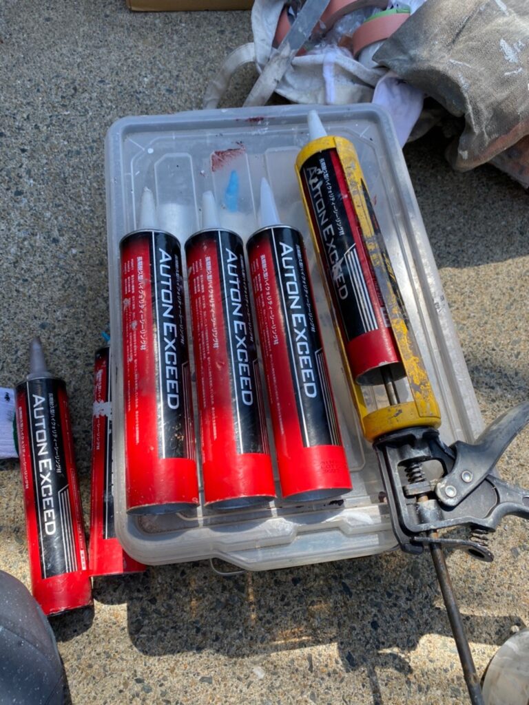 福岡県福岡市 K様邸【住宅塗装】作業工程:外壁目地処理と各所養生 写真1