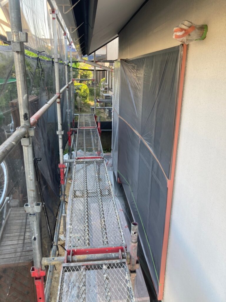 福岡県福岡市 K様邸【住宅塗装】作業工程:外壁目地処理と各所養生 写真7