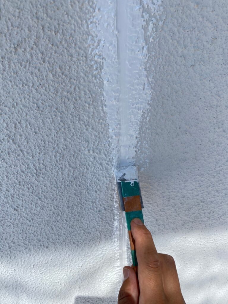 福岡県福岡市 K様邸【住宅塗装】作業工程:外壁目地処理と各所養生 写真3