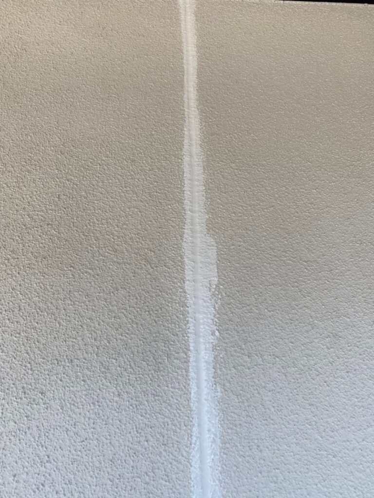 福岡県福岡市 K様邸【住宅塗装】作業工程:外壁目地処理と各所養生 写真4