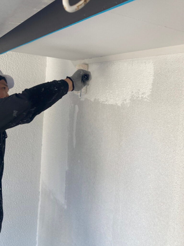 福岡県福岡市 K様邸【住宅塗装】作業工程:外壁下塗り(マスチック工法) 写真7