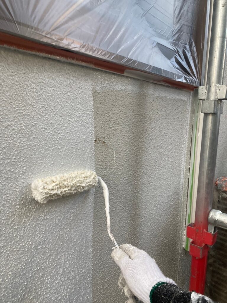 福岡県福岡市 K様邸【住宅塗装】作業工程:外壁下塗り(マスチック工法) 写真3