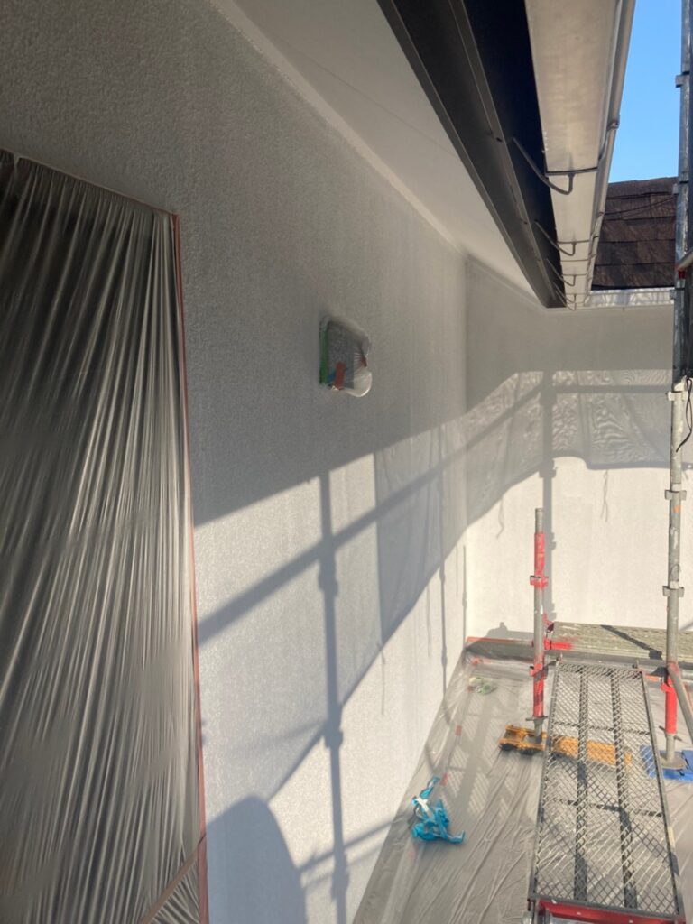 福岡県福岡市 K様邸【住宅塗装】作業工程:外壁下塗り(マスチック工法) 写真4